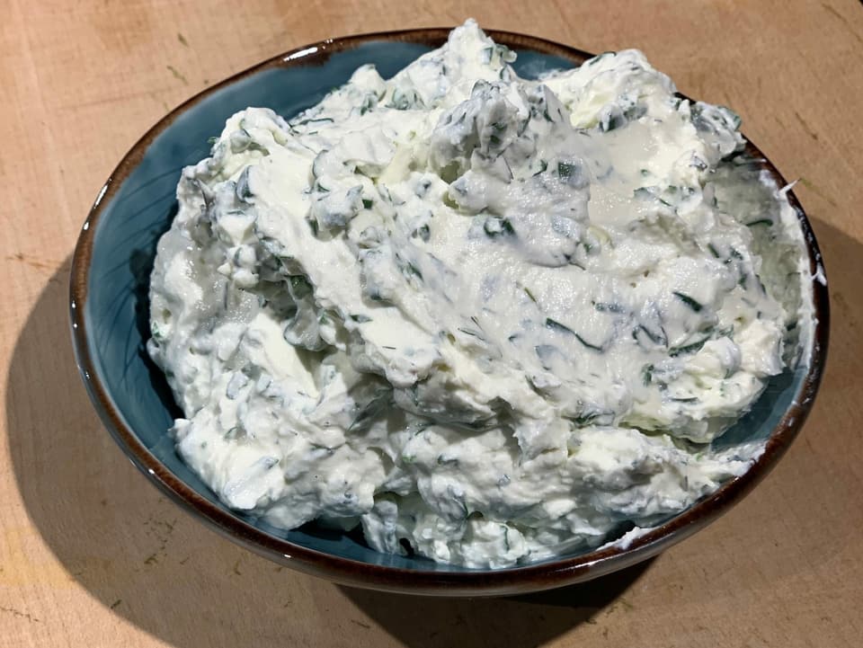 Frischkäse mit Gartenkräutern Frischkäse mit Gartenkräutern