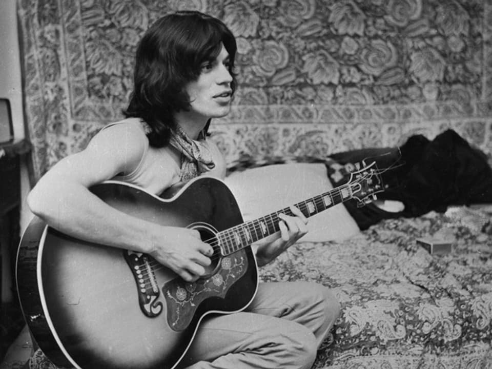 Mick Jagger mit Gitarre 1968 