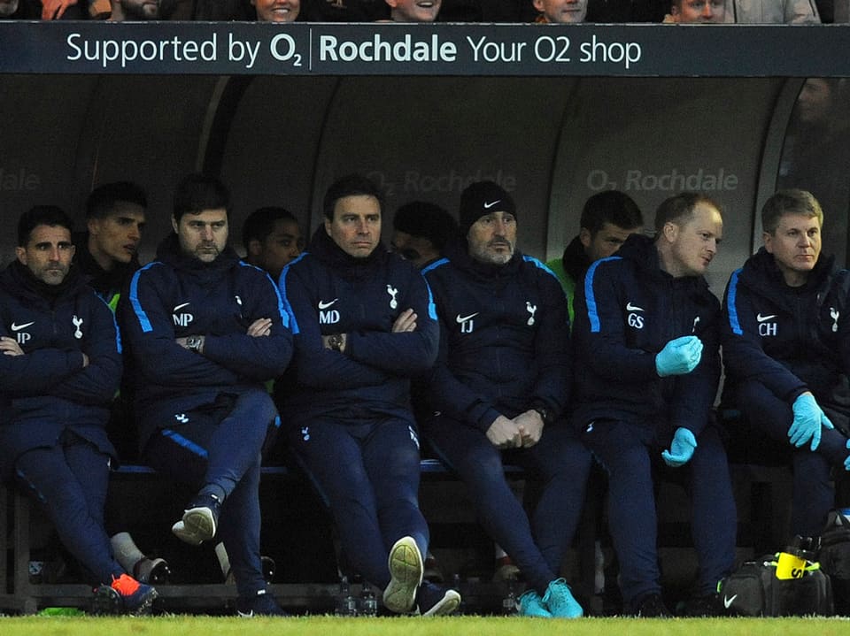 Tottenhams Trainer schauen skeptisch in die Landschaft