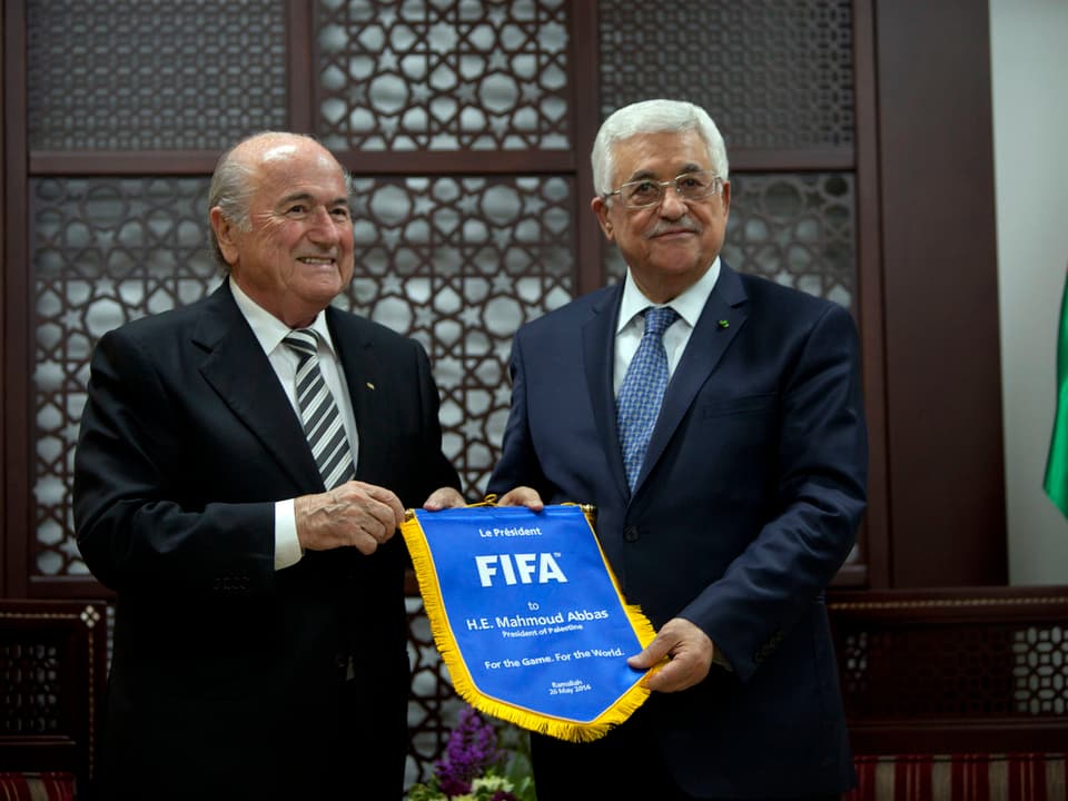 2013 traf sich der damalige Fifa-Präsident Sepp Blatter in Ramallah mit Mahmud Abbas