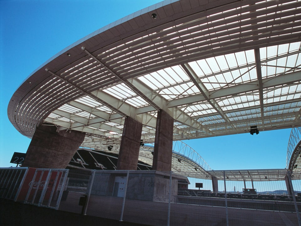 Blick auf das Stadiondach des Estadio do Dragao