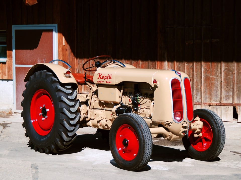 Ein Traktor aus dem Baujahr 1951, den der Konstrukteur Josef Köpfli entworfen hat und in Uster herstellen liess.