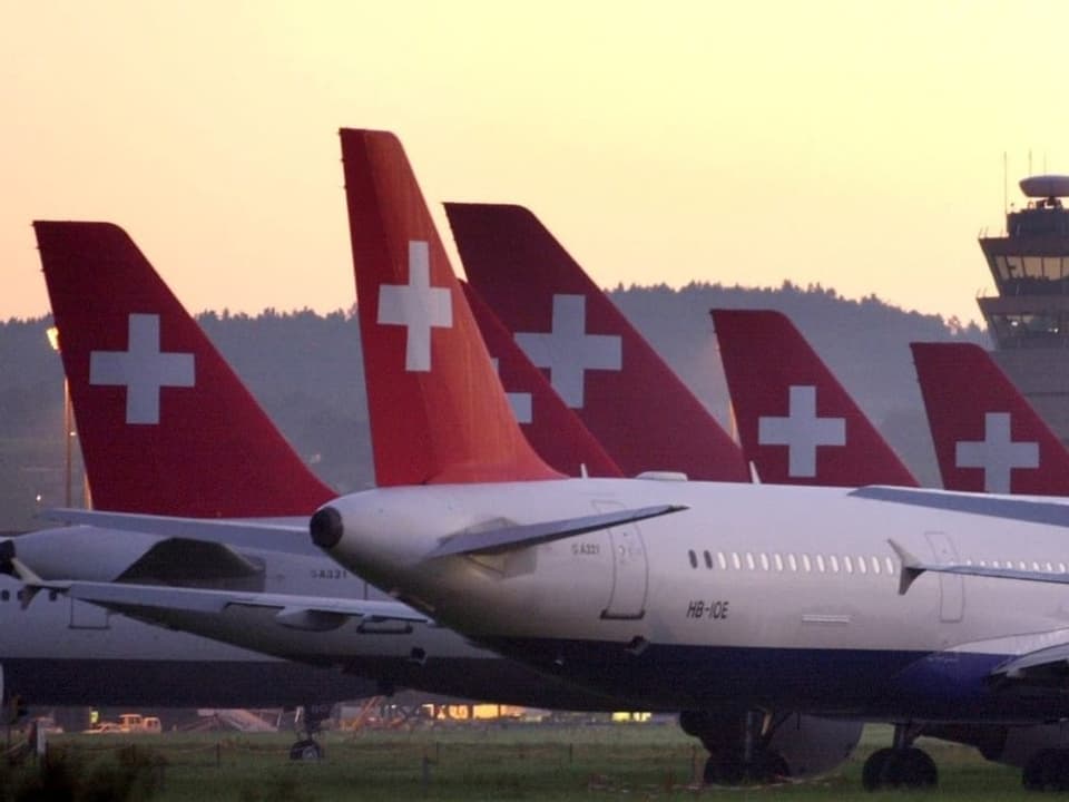 Swissair-Flugzeuge bleiben auf dem Flughafen Zürich am Boden.