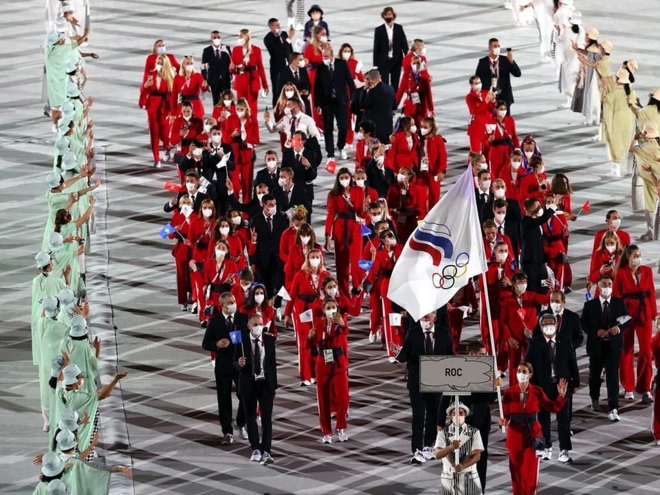 Wird bald wieder mehr Sportlerinnen und Sportler umfassen Russische Delegation beim Einlaufen