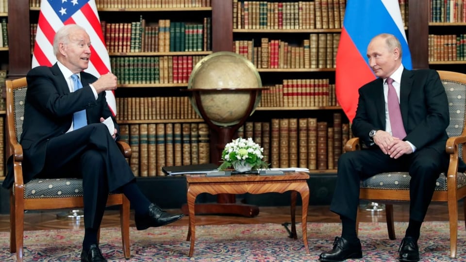 Putin und Biden reden.