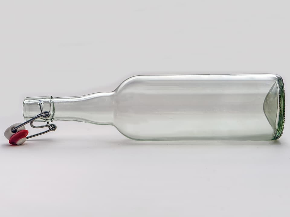 Das Schweizer Hahnenwasser schmeckt hervorragend und eine Glasflasche lässt sich beliebig damit auffüllen.