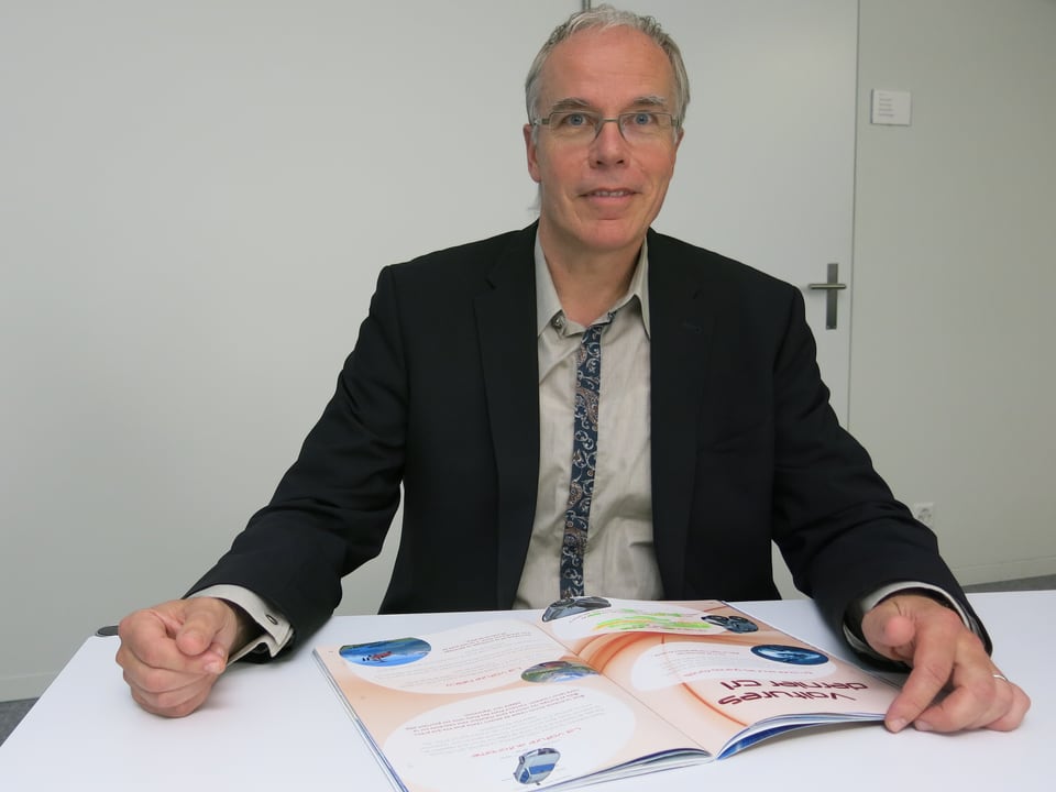 Erwin Sommer, Leiter Volksschulamt Kanton Bern mit Französisch-Lehrmittel