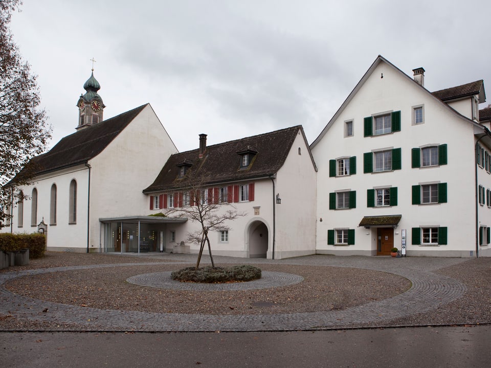 Idyllisch gelegen – Kloster Mariazell in Wurmsbach am Oberen Zürichsee.
