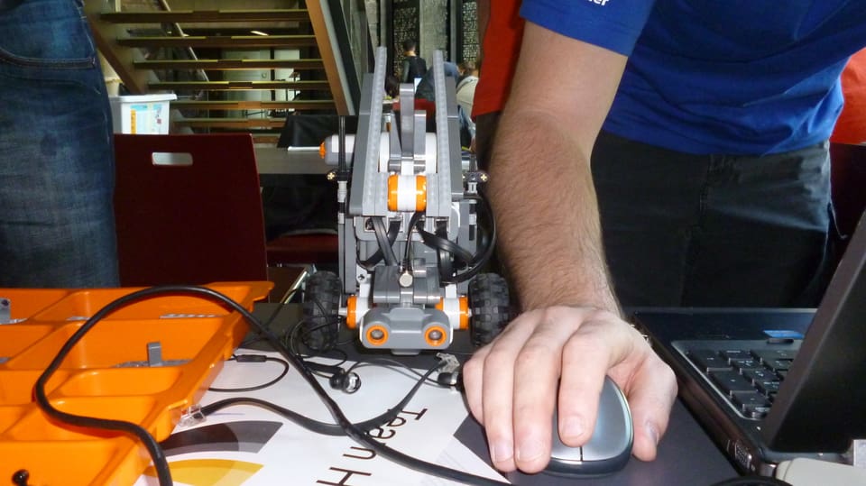 Bauteile, Kabelsalat und Programmierstress - die Roboter fordern ihre Erfinder heraus