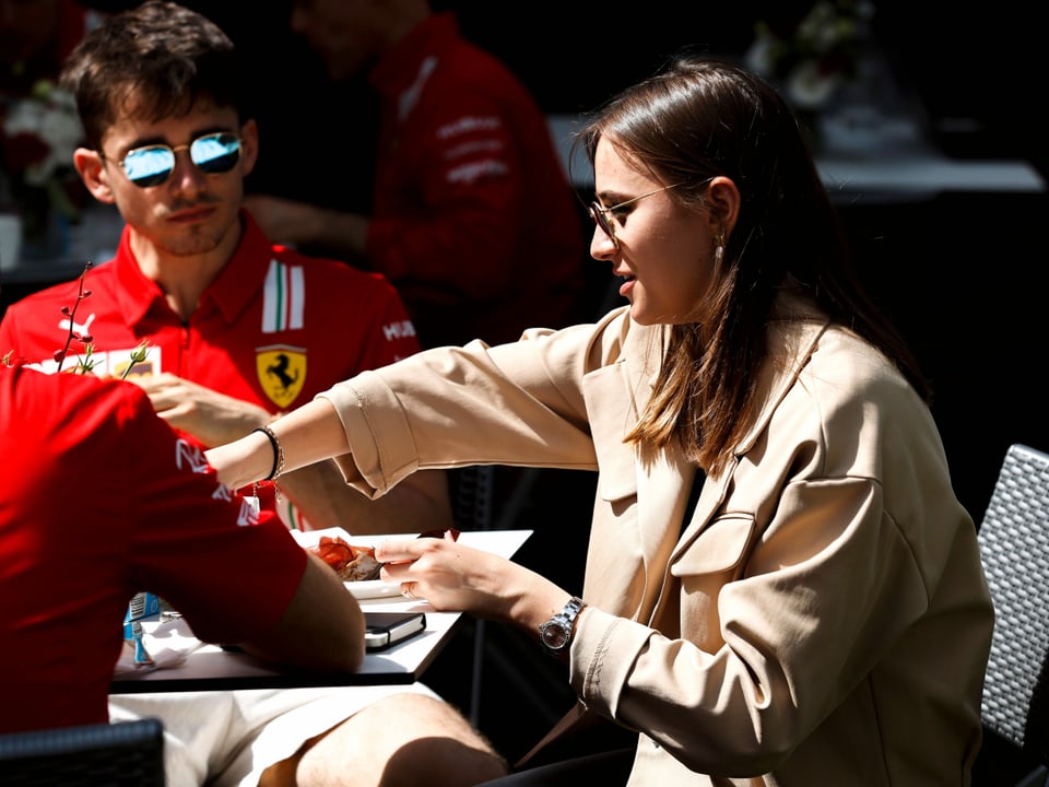 Charles Leclerc und seine Freundin Charlotte Siné.