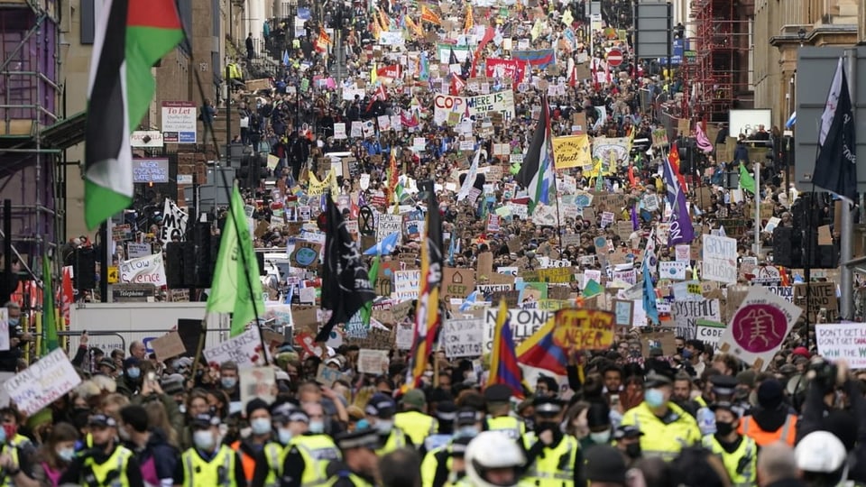 Fridays for Future: Zigtausende gehen in Glasgow auf die Strasse. 