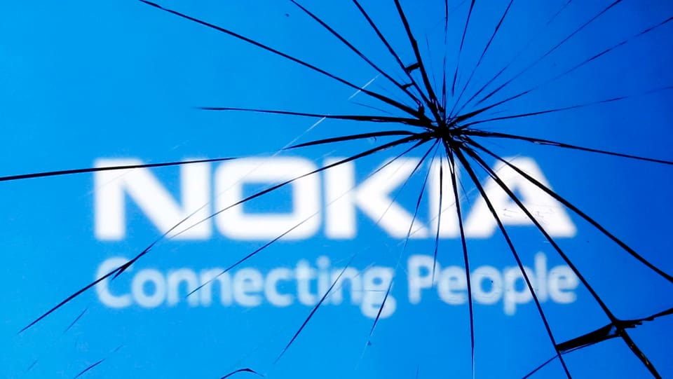 «Nokia»-Schriftzug hinter einer zersprungenen Scheibe.