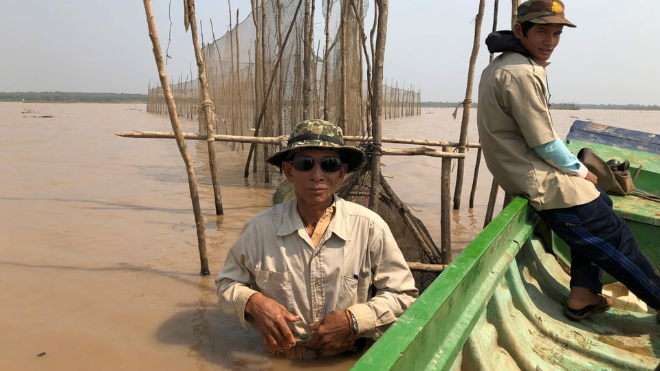Kambodschanischer Fischer im Tonle Sap See in Kambodscha.
