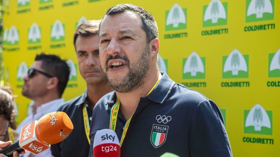 Matteo Salvini spricht mit Journalisten