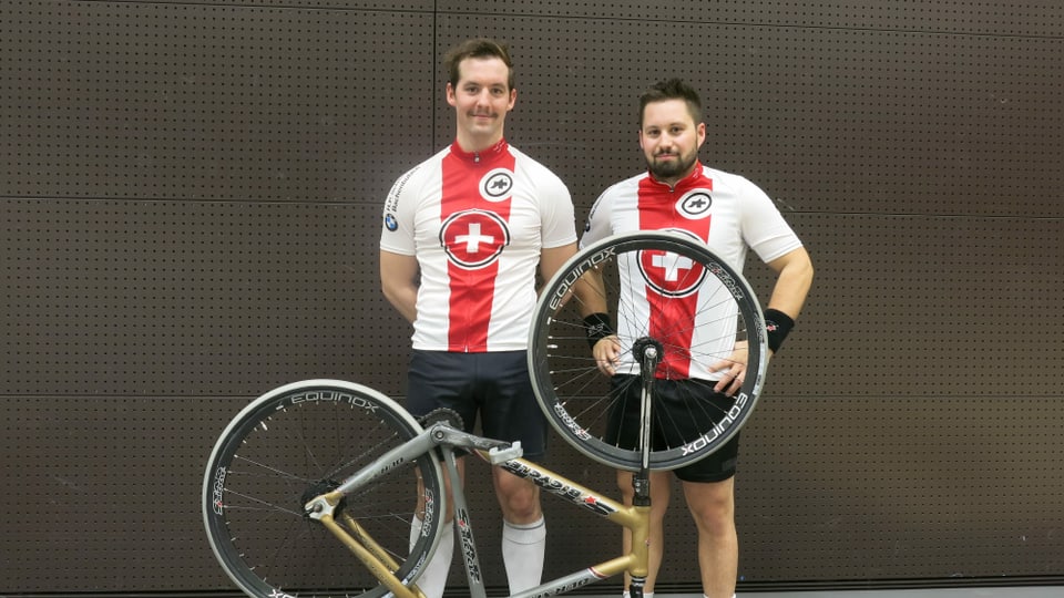 Zwei Schweizer Radballer
