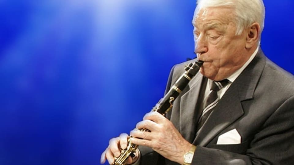 Hugo Strasser spielt Klarinette.