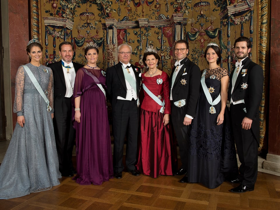 Gruppenbild von Madeleine, Chris O'Neill, Victoria, Carl Gustaf, Silvia, Daniel, Sofia, Carl Philipp (v.l.).