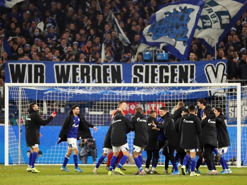 Banner von Schalke-Fans.