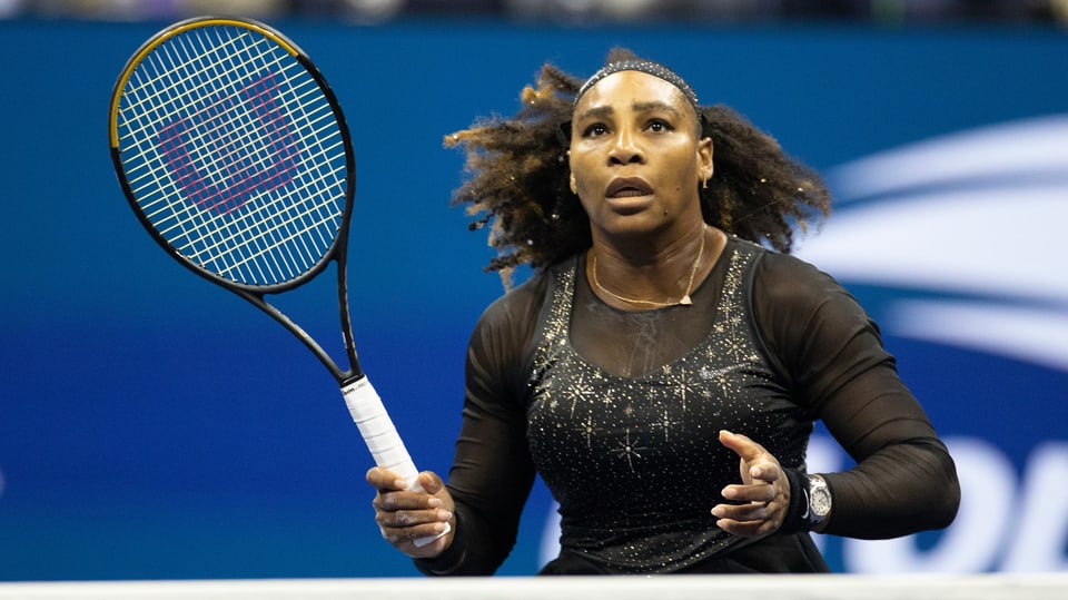 Serena Williams spielt Tennis