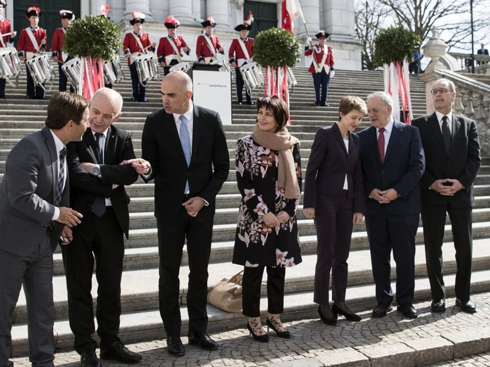 Gruppenfoto des Bundesrates auf einer Treppe stehend.