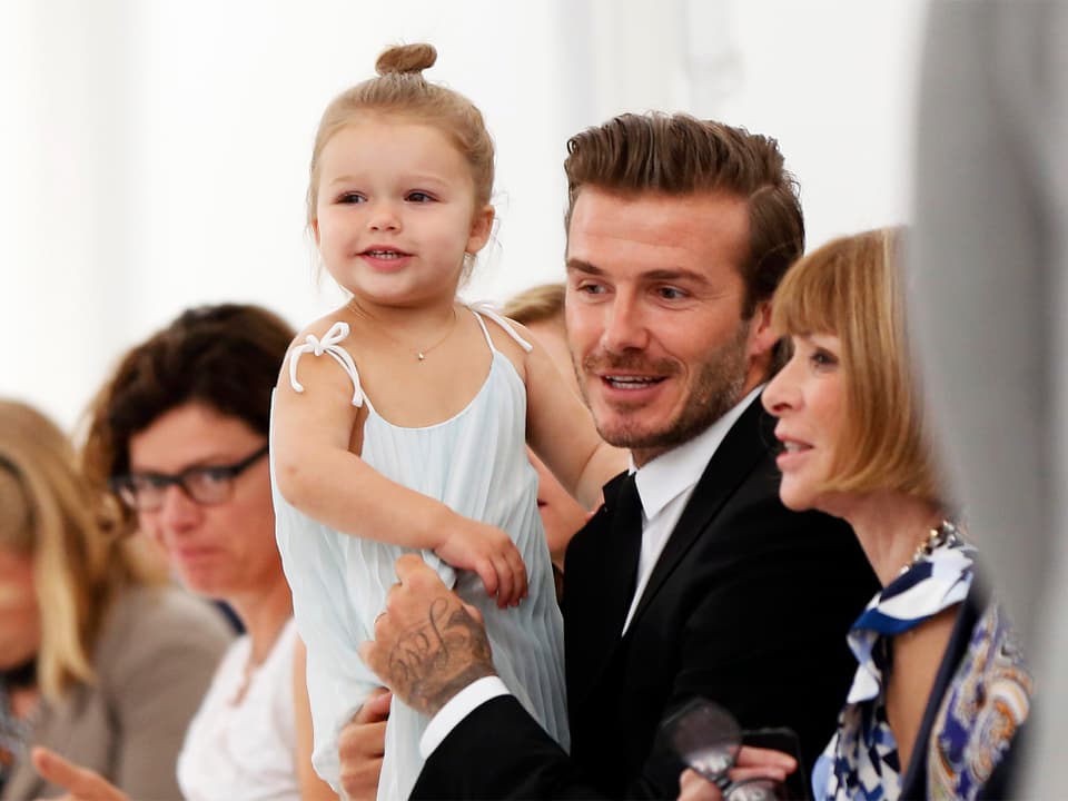 David Beckham hält seine Tochter Harper in den Armen.