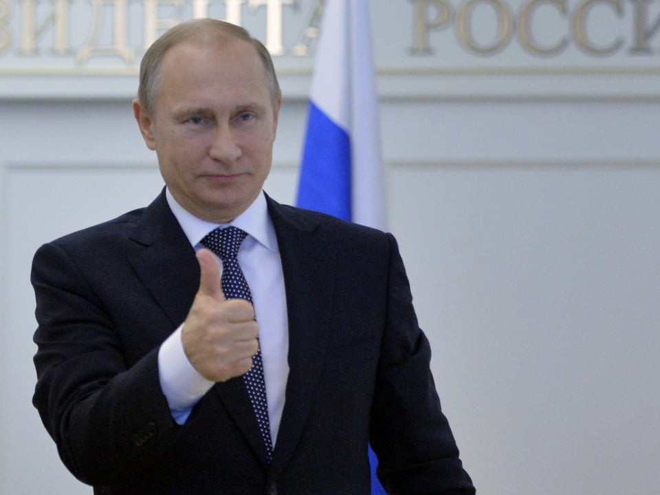 Vladimir Putin zeigt Daumen hoch