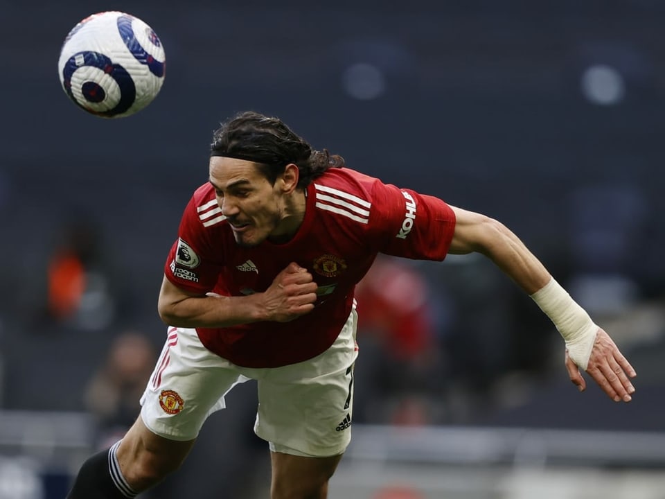 Per Flugkopfball erfolgreich Edinson Cavani.