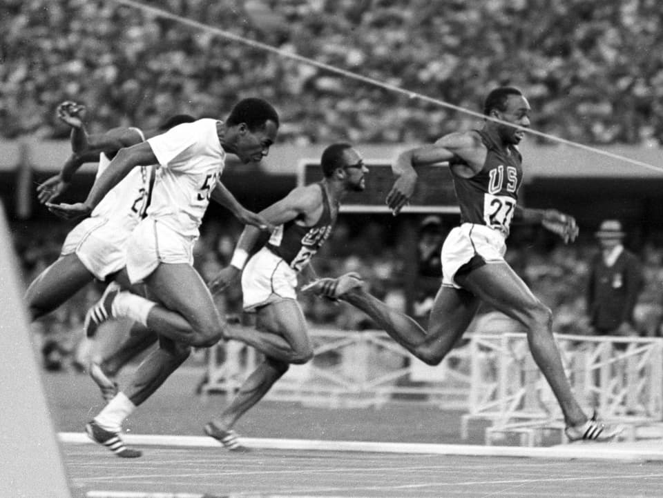 War der Konkurrenz mehr als eine Nasenlänge voraus Jim Hines an den Olympischen Spielen 1968 in Mexico City.