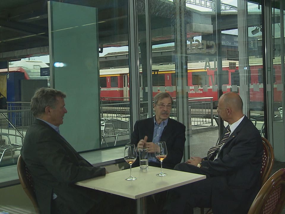 Die Nachfahren der drei Pioniere der Rhätischen Bahn beim Treffen im Bahnhof in Landquart.