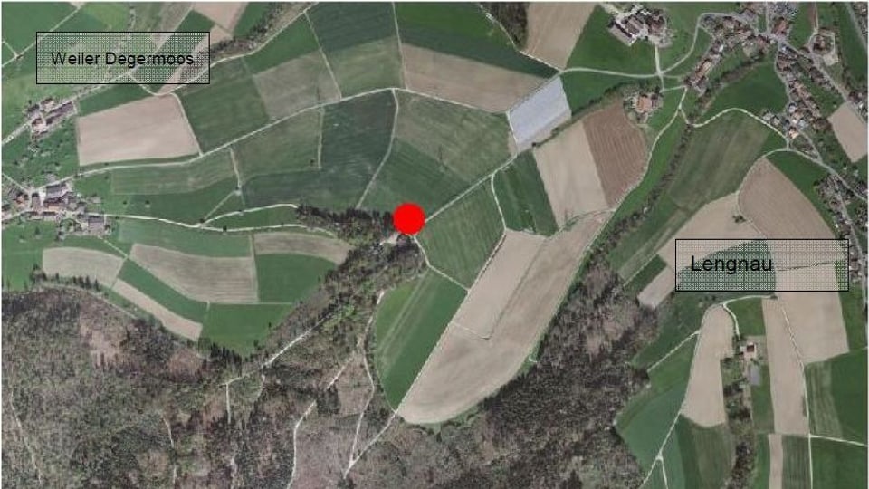 Eine Karte mit einem roten Punkt zeigt den genauen Ort des Überfalls.