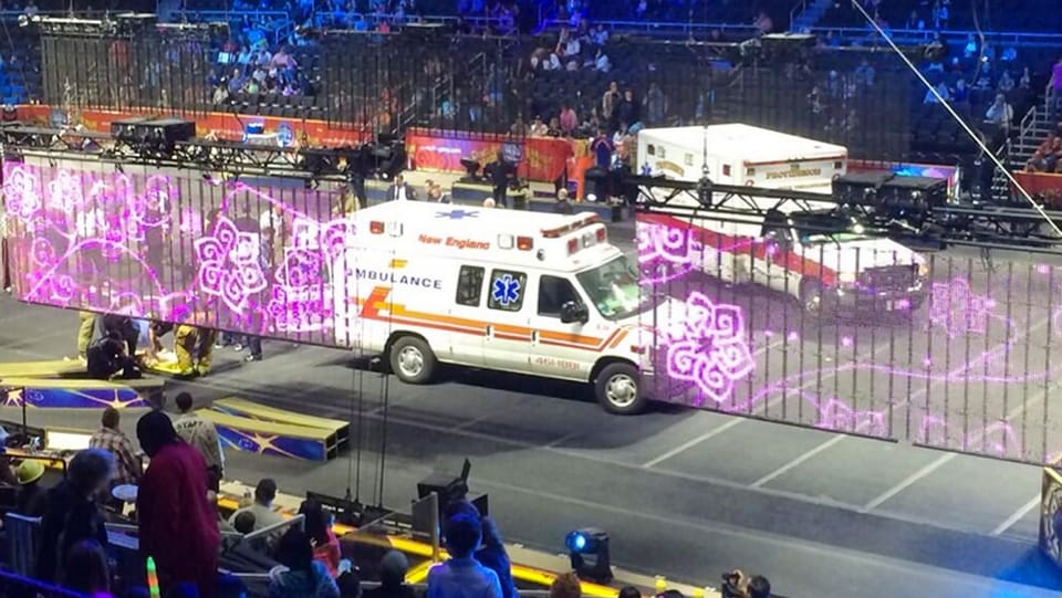 Zwei Ambulanzen im Zirkus.