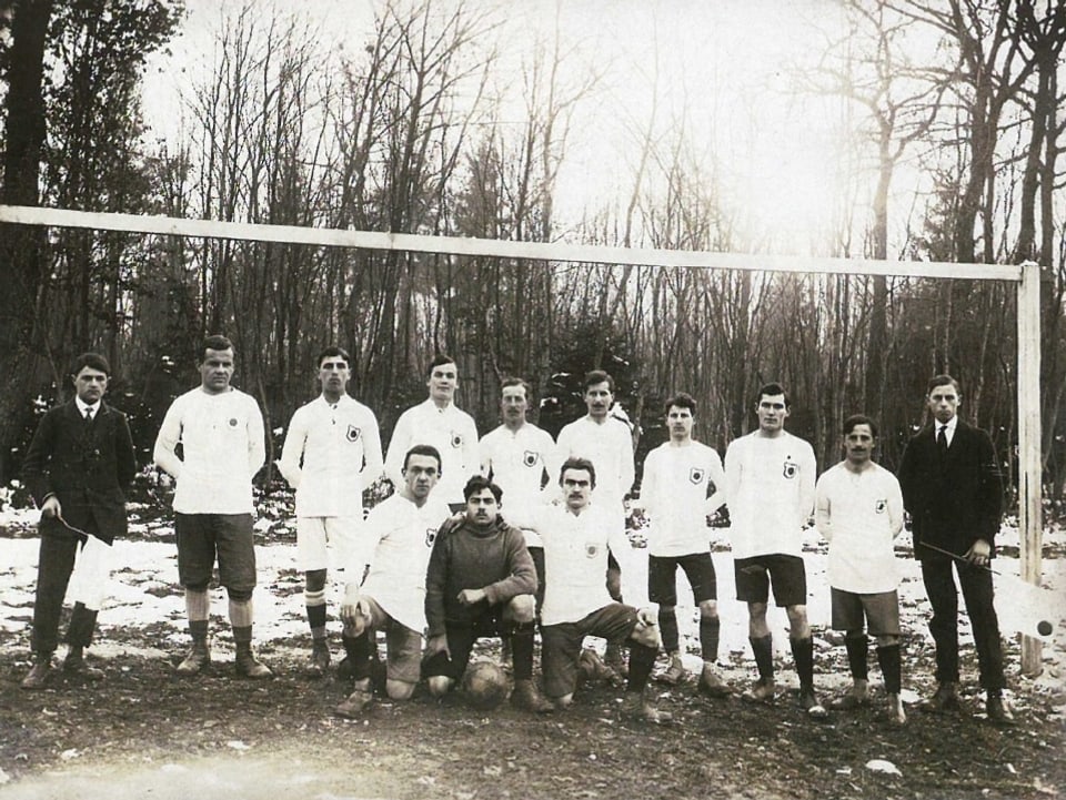 Fotografie von 1916, die erste Mannschaft beim Foto.