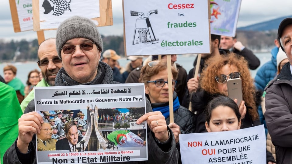 Demonstranten gegen Bouteflika in Genf.