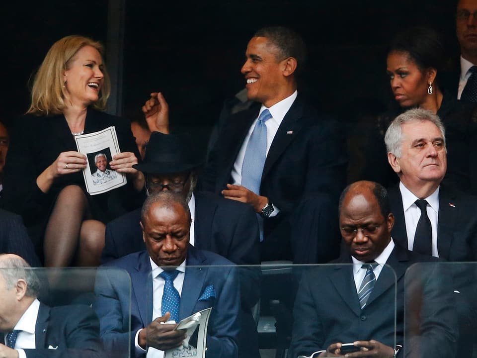 Helle Thorning-Schmidt und Barack Obama an Nelson Mandelas Trauerfeier. 
