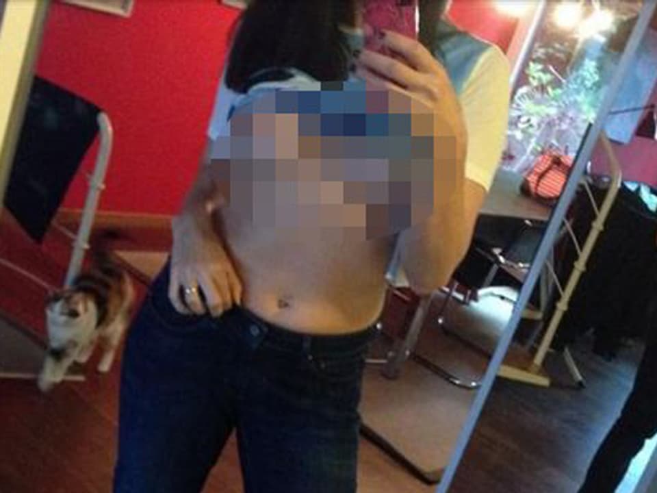 Eine Bundeshaus-Angestellte veröffentlicht Nackt-Selfies auf Twitter.