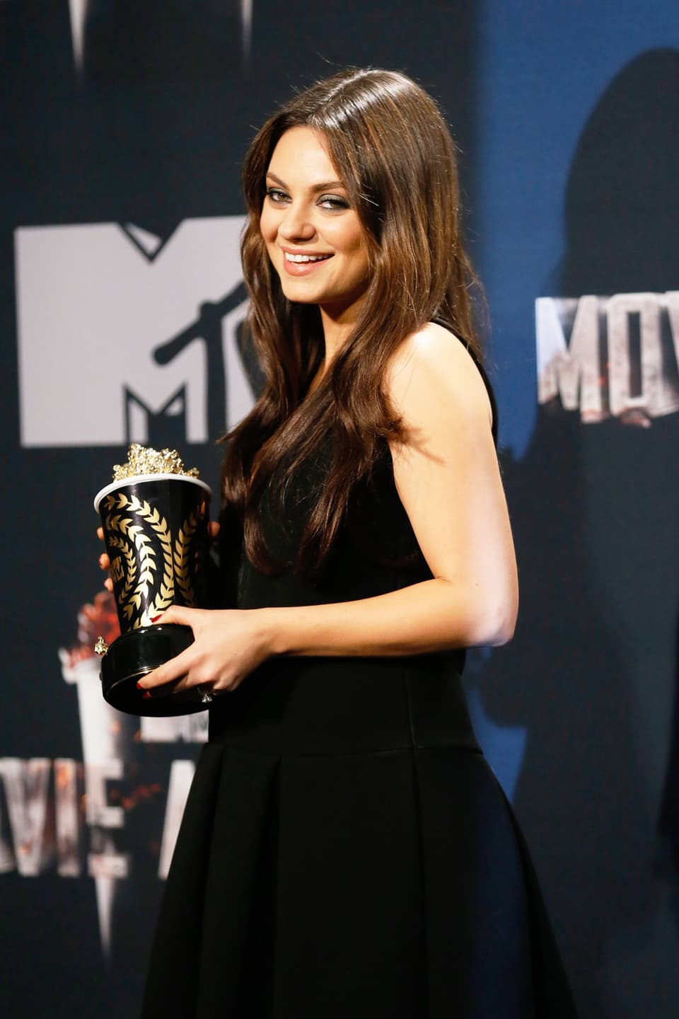 Mila Kunis präsentiert den MTV Movie Award