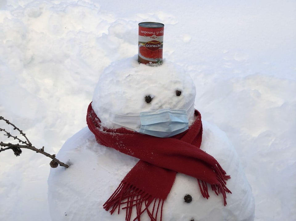 Schneemann mit Pelati-Hut