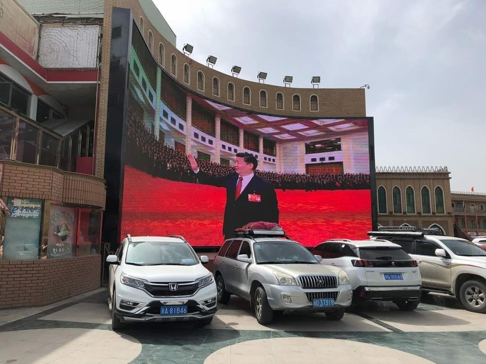 Riesenbildschirm von Xi Jinping.