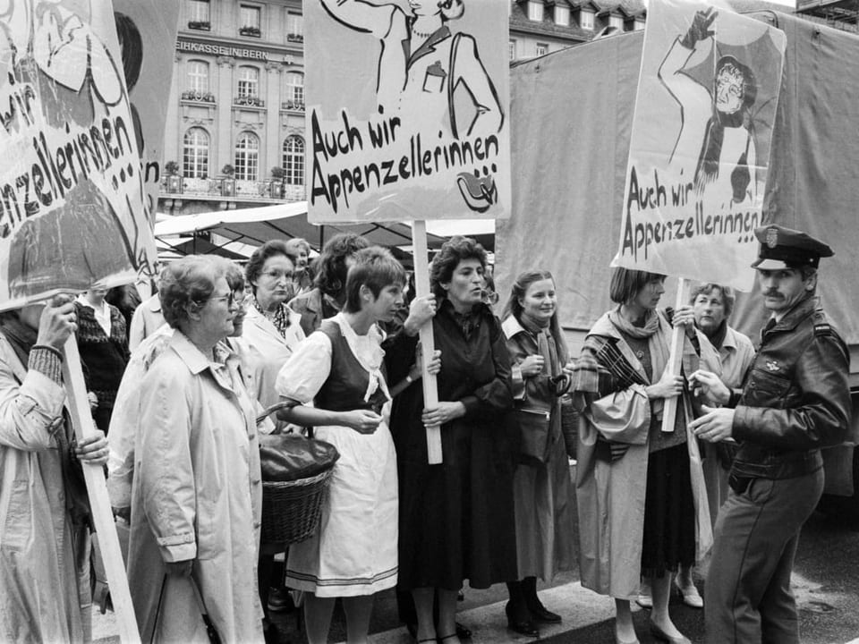 Appenzeller Frauen demonstrieren in Bern für ihr Stimmrecht