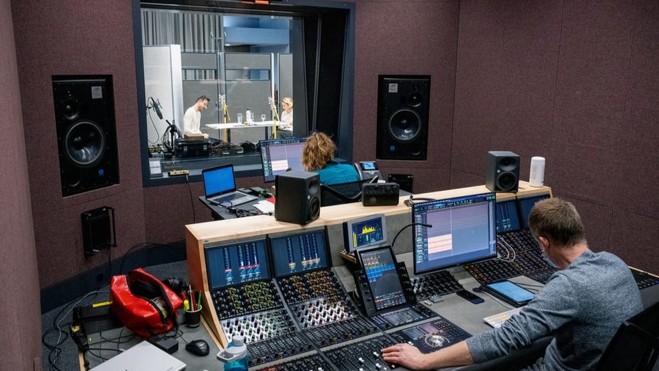 Hörspiel-Aufnahmen für Radio SRF 2 Kultur im neuen Studio in Basel.