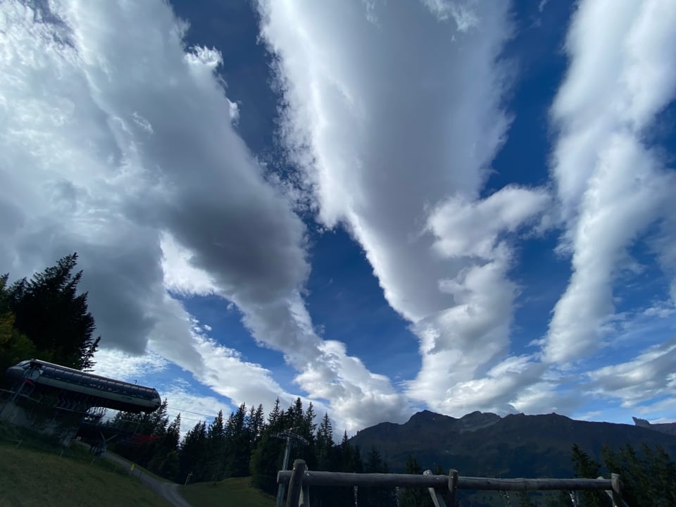 Wengen Föhnwolken.