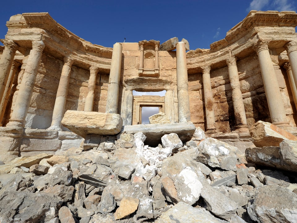 Das römische Amphitheater im Zentrum Palmyras wurde vom IS zerstört.