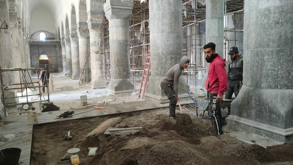 Renovationsarbeiten an der vom IS verwüsteten Al Tahira Kirche in Qaraqosh: seit einem Jahr wird die Kirche wiederaufgebaut. Im Hinblick auf den Papstbesuch im März 2021 wurden die Arbeiten beschleunigt.