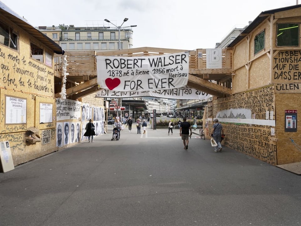 Plakat mit Aufschrift: Robert Walser for ever