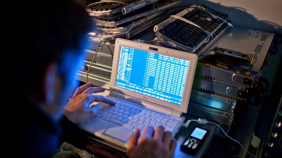 Mann am Laptop