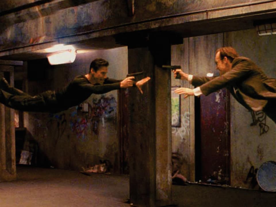 Keanu Reeves alias Neo im «Wire-Fu»-Kampf: Schwebendes Kung-Fu, mithilfe von Kabeln.