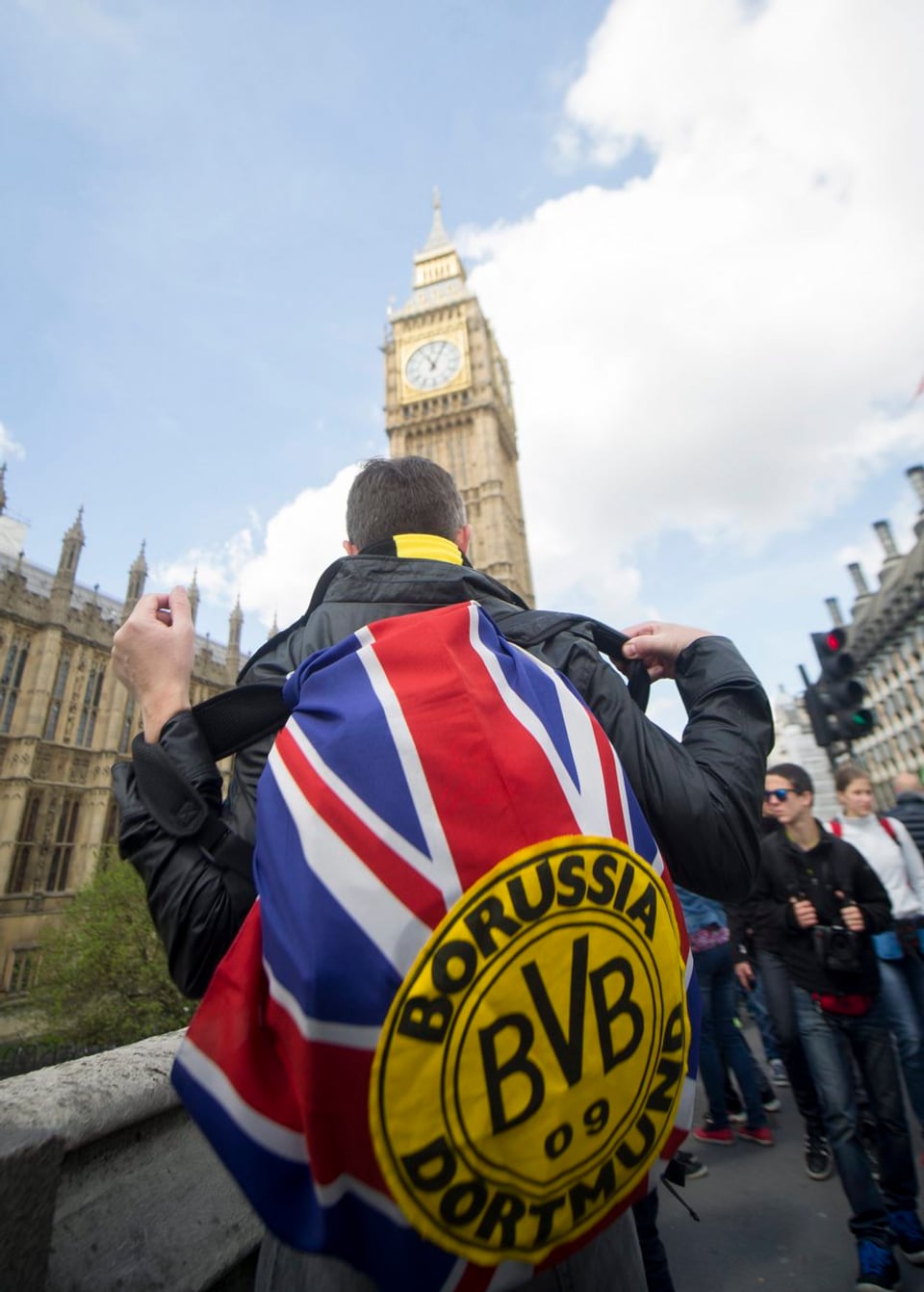 Union Jack meets BVB. Im Hintergrund wacht der Big Ben.