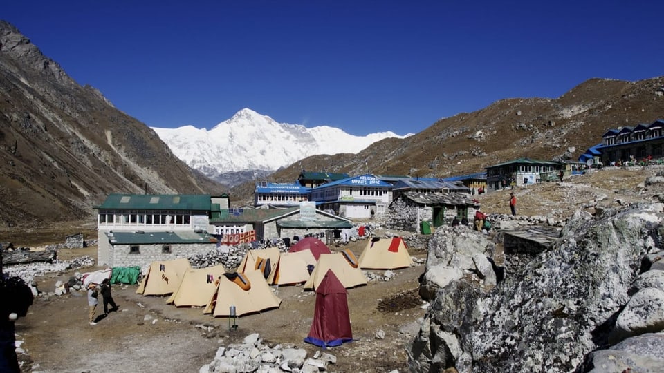 Das Dorf Gokyo im Himalaja.