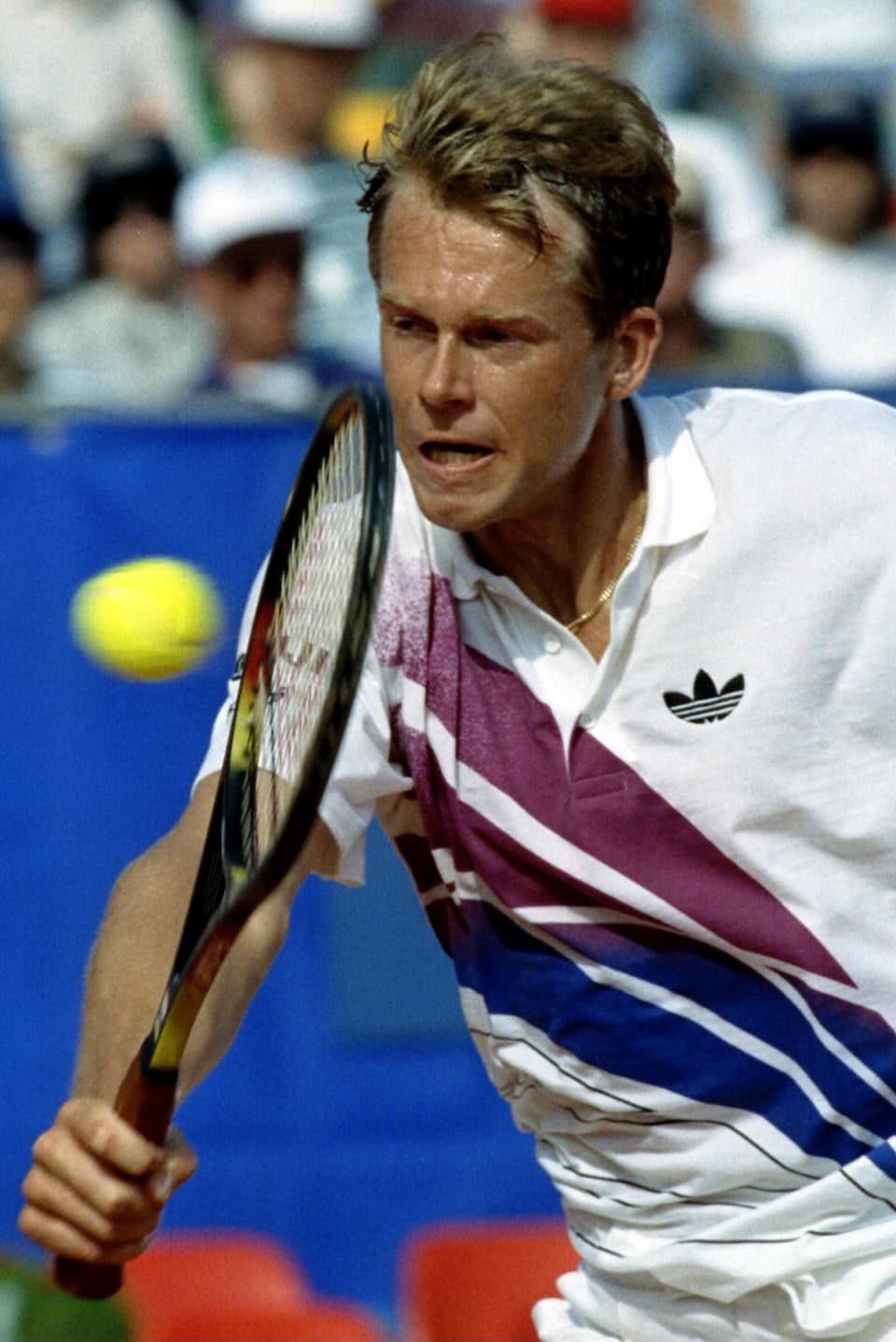 Stefan Edberg bei einer Rückhand im Jahr 1993.