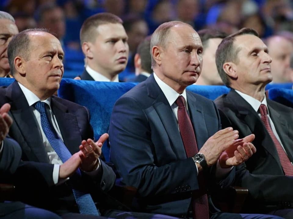 (v.l.n.r.) Wladimir Putin, FSB-Chef Alexander Bortnikow  und der Chef des Auslandgeheimdienstes Sergei Naryschkin